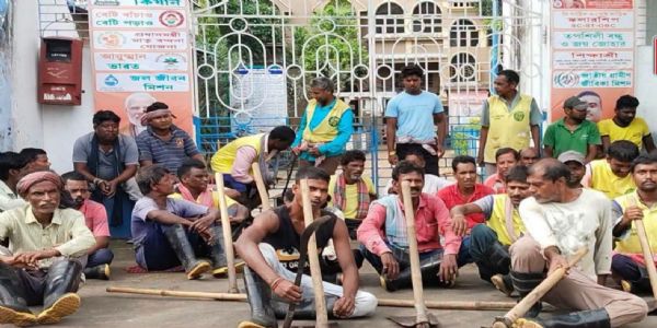 चंद्रकोणा नगरपालिका में रोगवाहक नियंत्रण दल की अनिश्चितकालीन कार्यबंदी