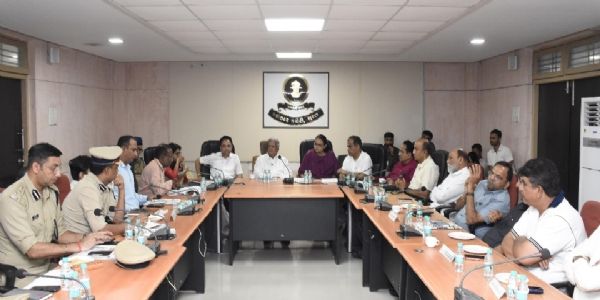 सूरत में प्रभावित क्षेत्रों का सर्वे कर जल्द नकदी सहायता और गृहस्थी अनुदान का निर्देश