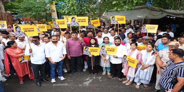 कथित दवा घोटाले को लेकर आम आदमी पार्टी ने जीटीबी अस्पताल के बाहर किया विरोध प्रदर्शन