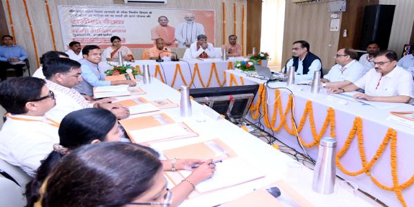 विंध्य के विकास पर मुख्यमंत्री सख्त, मीरजापुर में समीक्षा बैठक कर अफसरों को तय समय में योजनाएं पूरी करने के दिए निर्देश