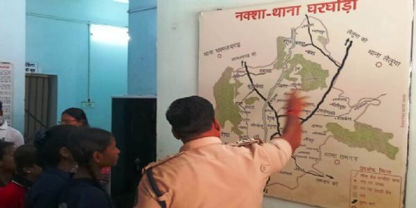 थाना घरघोड़ा में विद्यार्थीगण पुलिस की कार्यप्रणाली और नए कानून से हुए रूबरू
