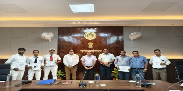 साठ किमी प्रति घंटा से अधिक औसत गति से 8 क्रैक मालगाड़ियों के सफल संचालन पर डीआरएम ने प्रदान किए गतिशीलता पुरस्कार