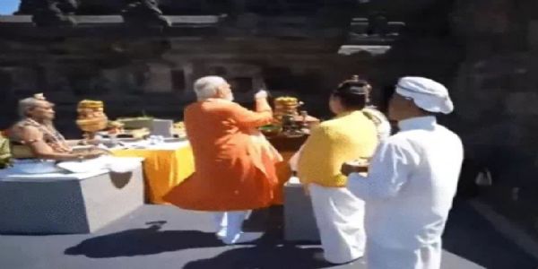 (लीड) भारतीय पीएम मोदी ने इंडोनेशिया के ऐतिहासिक प्रम्बानन मंदिर में की पूजा