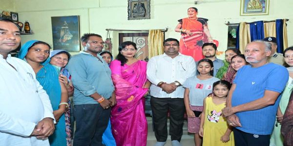 गनियारी पहुंचे स्कूल शिक्षा मंत्री गजेन्द्र यादव, पद्म विभूषण डॉ. तीजन बाई के दशगात्र एवं श्रद्धांजलि कार्यक्रम की तैयारियों का लिया जायजा