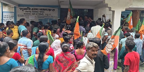 प्रधान के इस्तीफे की मांग में बीजेपी का प्रदर्शन