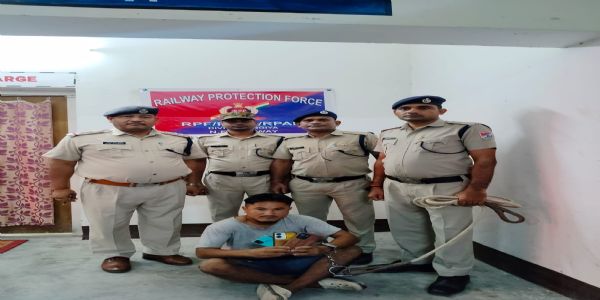 रंगापारा रेलवे स्टेशन पर चोरी के तीन मोबाइल समेत एक गिरफ्तार