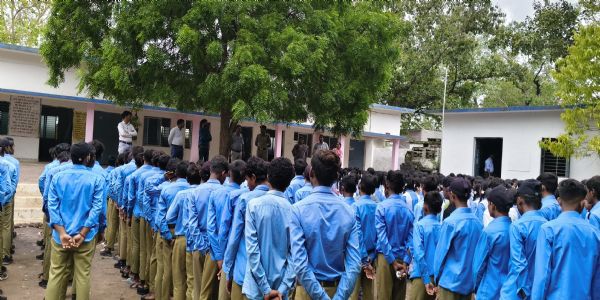 बिर्रा में विद्यार्थियों को यातायात व साइबर सुरक्षा के प्रति किया जागरूक, नाबालिगों को वाहन नहीं चलाने की दी सलाह