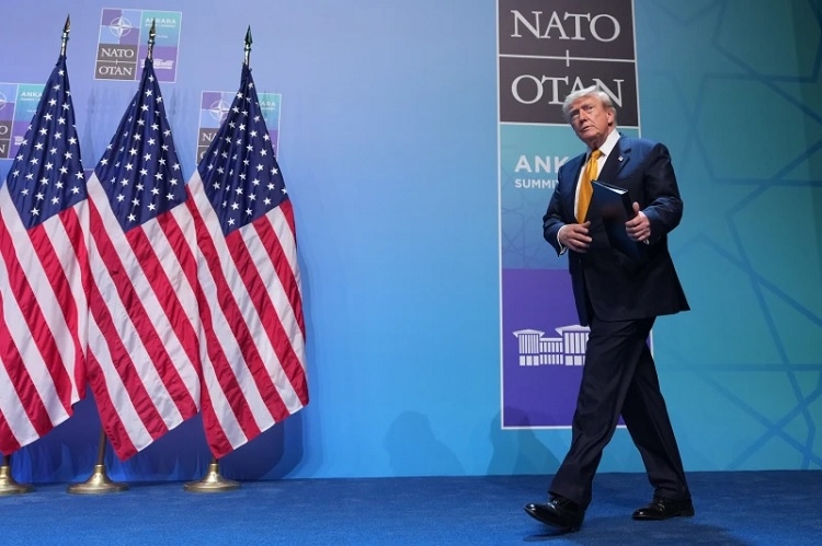 अमेरिकी राष्ट्रपति डोनाल्ड ट्रंप तुर्किये के अंकारा में NATO शिखर सम्मेलन के दौरान मीडिया कॉन्फ्रेंस में बोलते हुए.... अमेरिकी राष्ट्रपति डोनाल्ड ट्रंप तुर्किये के अंकारा में NATO शिखर सम्मेलन के दौरान मीडिया कॉन्फ्रेंस में बोलते हुए....
