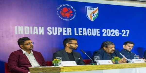 प्रेस कॉन्फ्रेंस में मौजूद रहे एआईएफएफ के अधिकारियों के साथ एफसी गोवा, नॉर्थईस्ट यूनाइटेड एफसी और स्पोर्टिंग क्लब दिल्ली के प्रतिनिधि