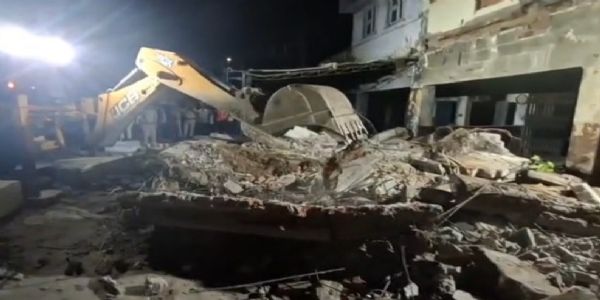 दिल्ली में बुधवार शाम रोहिणी के सेक्टर-16 में यह हादसा हुआ। फोटो - इंटरनेट मीडिया दिल्ली में बुधवार शाम रोहिणी के सेक्टर-16 में यह हादसा हुआ। फोटो - इंटरनेट मीडिया