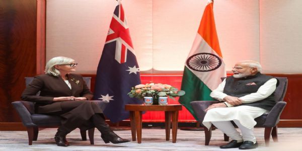 प्रधानमंत्री नरेन्द्र मोदी गुरुवार को ऑस्ट्रेलिया की गवर्नर-जनरल सैम मोस्टिन से मुलाकात के दौरान प्रधानमंत्री नरेन्द्र मोदी गुरुवार को ऑस्ट्रेलिया की गवर्नर-जनरल सैम मोस्टिन से मुलाकात के दौरान