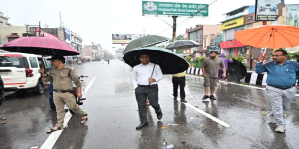 भारी बारिश से हरिद्वार बेहाल, जिलाधिकारी ने स्वयं किया प्रभावित क्षेत्रों का निरीक्षण