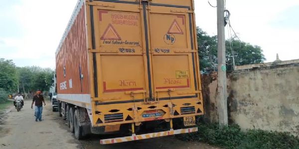 दिल्ली-मुंबई एक्सप्रेस-वे पर मांस से भरा कंटेनर जब्त, अलवर पुलिस ने सैंपल जांच के लिए भेजे