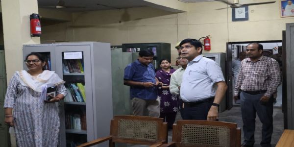 राजकीय पुस्तकालय में बच्चों के बैठने की क्षमता बढ़ाई जाएगी : जिलाधिकारी