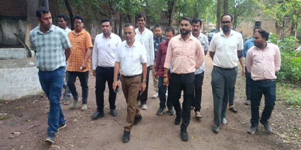 जांजगीर-चांपा: कलेक्टर जन्मेजय महोबे ने किया सिवनी कोसा कारखाना और ककून बैंक का निरीक्षण