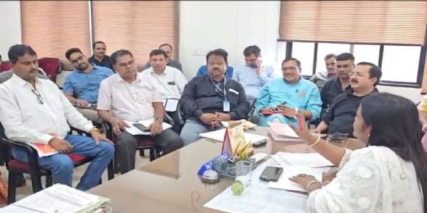 अम्बिकापुर में अघोषित बिजली कटौती पर भड़कीं महापौर, अधिकारियों को फटकारा