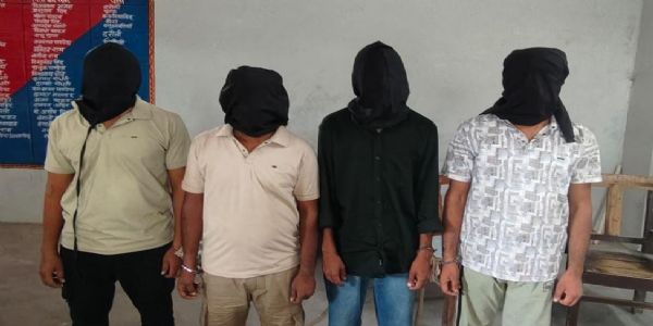 बालू-शराब माफिया पर पुलिस की बड़ी कार्रवाई, वांछित प्रकाश उपाध्याय समेत चार गिरफ्तार