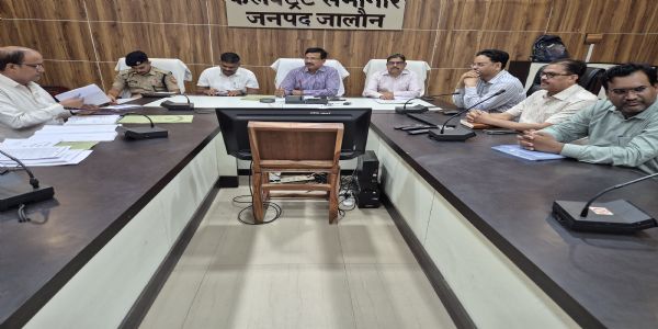 मिलावटखोरों पर प्रशासन की सख्ती, 10.22 लाख का जुर्माना