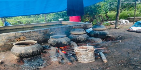 उत्पाद विभाग की कार्रवाई में तीन अवैध शराब भट्ठियां ध्वस्त