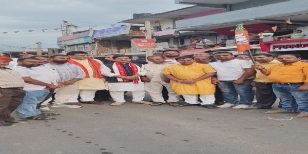 चतरा दौरे पर पहुंचे केंद्रीय मंत्री तोखन साहू