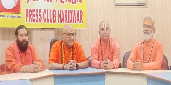 चार-छह लोगों के भरोसे नहीं सफल होगा कुंभ, संत आश्रम परिषद का मेला प्रशासन पर निशाना