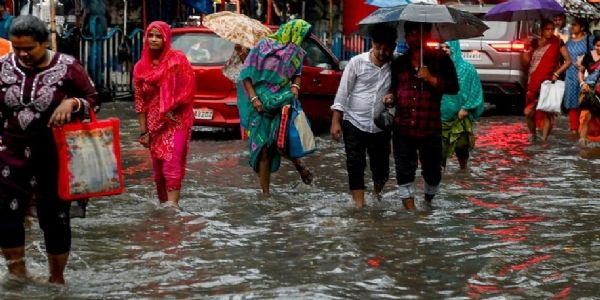 दिल्ली समेत कई राज्यों में कुछ दिनों तक बारिश जारी रहने के आसार