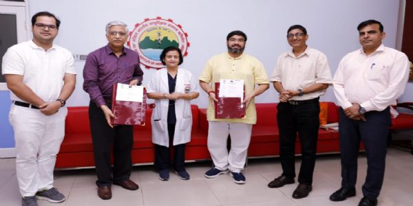 पतंजलि और एम्स ऋषिकेश के बीच समझौता, आयुर्वेद व आधुनिक चिकित्सा पर होगा संयुक्त शोध