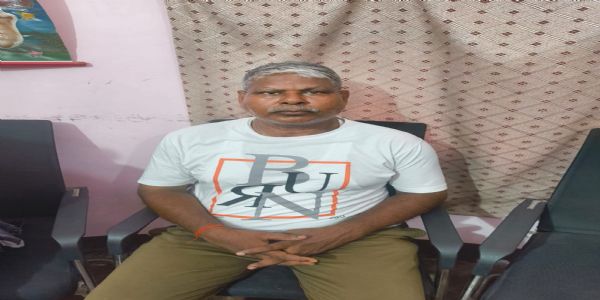 मड़ियाहूं थाना का उपनिरीक्षक रिश्वत लेते रंगे हाथ गिरफ्तार
