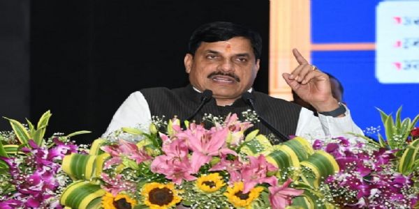 जबलपुर में विकास कार्यों को लोकार्पण कार्यक्रम को संबोधित करते हुए मुख्यमंत्री जबलपुर में विकास कार्यों को लोकार्पण कार्यक्रम को संबोधित करते हुए मुख्यमंत्री