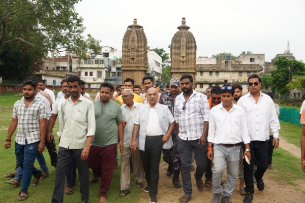 बराकर के सिद्धेश्वर नाथ मंदिर का दौरा करने पहुंचे मंत्री बराकर के सिद्धेश्वर नाथ मंदिर का दौरा करने पहुंचे मंत्री