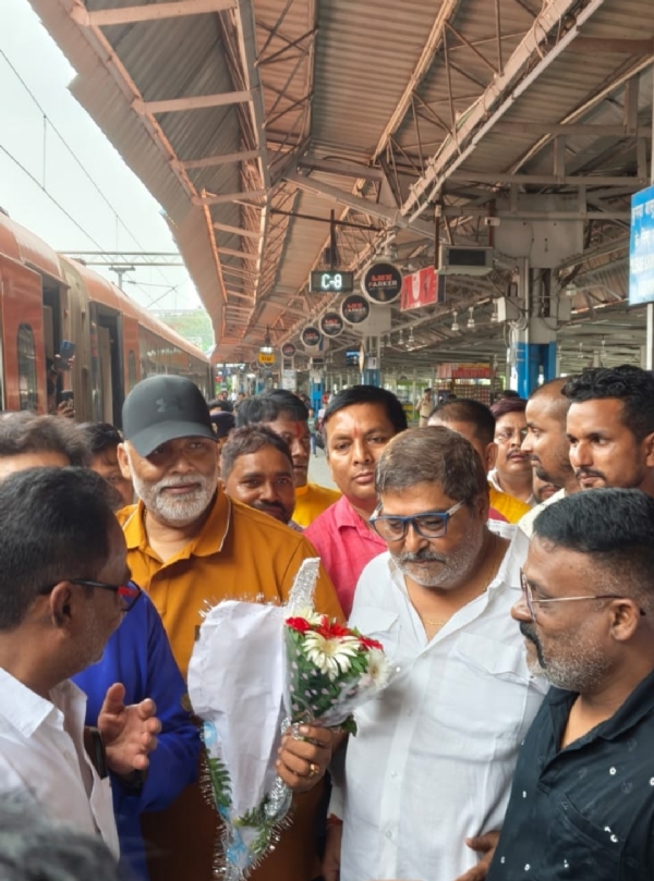 जसीडीह स्टेशन पर पूर्णिया सांसद पप्पू यादव का भव्य स्वागत जसीडीह स्टेशन पर पूर्णिया सांसद पप्पू यादव का भव्य स्वागत