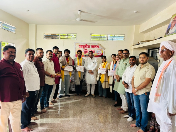 विद्यार्थियों का राज्यमंत्री पंवार ने किया सम्मान विद्यार्थियों का राज्यमंत्री पंवार ने किया सम्मान
