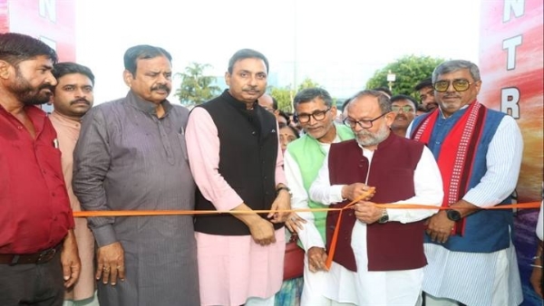 ग्वालियरः व्यापार मेला परिसर में सावन मेले का शुभारंभ ग्वालियरः व्यापार मेला परिसर में सावन मेले का शुभारंभ