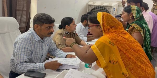 सम्पूर्ण समाधान दिवस में 423 शिकायताें में से 38 का मौके पर निस्तारण