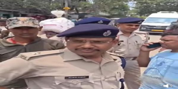 नवादा में पुलिस पिटाई से युवक की मौत के बाद सड़क जाम, परिजनों ने पुलिस पर लगाया मारपीट का आरोप