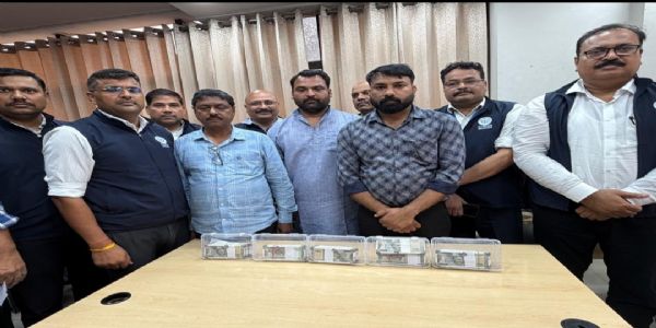 विजिलेंस ने एलडीए अवर अभियंता समेत तीन लोगों को रिश्वत लेते पकड़ा,7.50 लाख रुपये बरामद