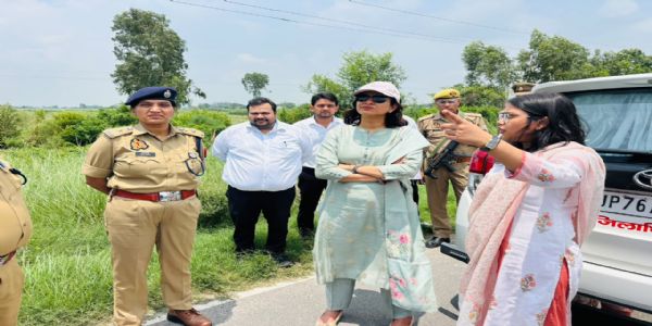 फर्रुखाबाद : गंगा का जलस्तर चेतावनी बिंदु के पार, जिलाधिकारी ने देखी शरणालयों की व्यवस्था