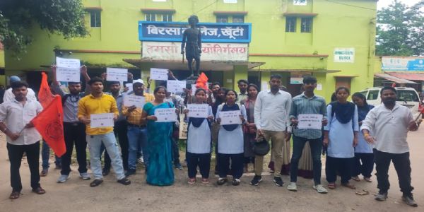 जेपीएससी-जेएसएससी में अनियमितताओं के विरोध में एबीवीपी ने धरना देकर की सीबीआई जांच की मांग