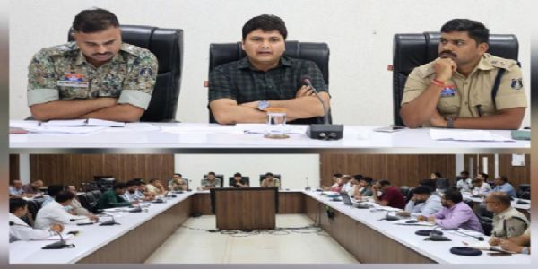 नक्सल पुनर्वास को नई गति देने बीजापुर कलेक्टर ने की व्यापक समीक्षा