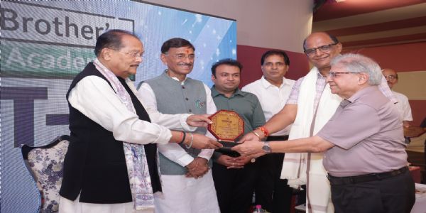 विरासत मेले में हस्तशिल्प, पारंपरिक परिधान और खानपान का लोगों ने उठाया आनंद