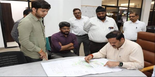 भोपालः कमिश्नर ने किया प्राधिकरण के विभिन्न कार्यों का निरीक्षण, शीघ्र पूर्ण करने के दिए निर्देश