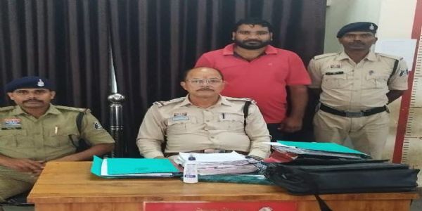 जांजगीर : शहर में छिपकर रह रहा जिला बदर बदमाश गिरफ्तार
