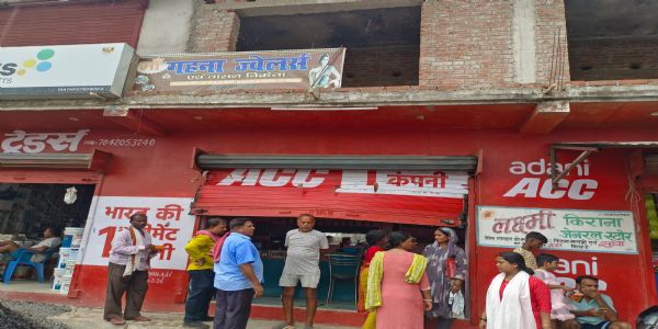 छपरा में ज्वेलरी दुकान कस शटर तोड़ लाखों की चोरी, जांच में जुटी पुलिस