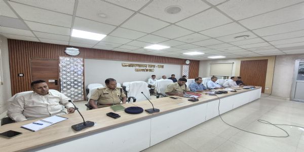 15 दिन में शराब विनष्टीकरण और हफ्ते भर में हो वाहनों का मूल्यांकन: जिलाधिकारी