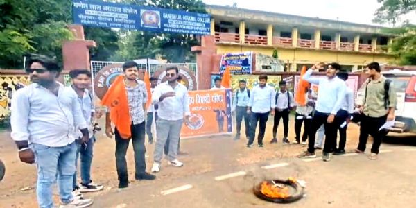 जेपीएससी-जेएसएससी पेपर लीक के विरोध में एबीवीपी का प्रदर्शन, सीबीआई जांच की मांग