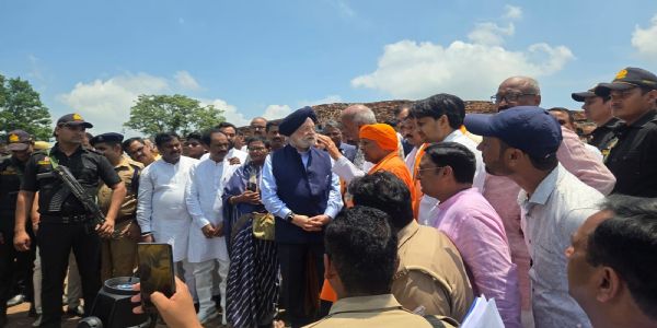 (अपडेट) केंद्रीय मंत्री हरदीप पुरी ने कपिलवस्तु में किया विपश्यना पार्क एवं लाइट एंड साउंड शो का लोकार्पण