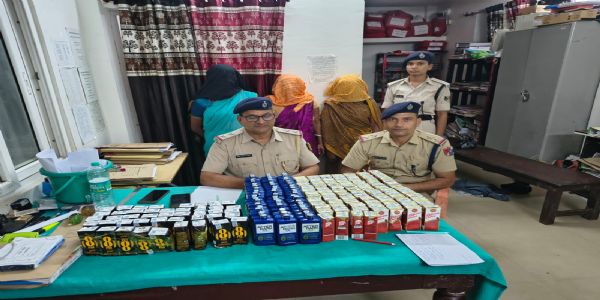 अमृतसर-हावड़ा मेल से 32.94 लीटर शराब के साथ तीन महिला तस्कर गिरफ्तार