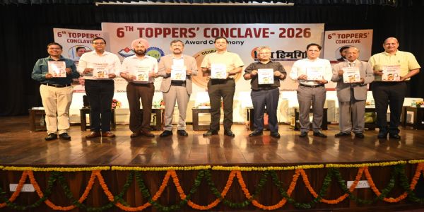टॉपर्स कॉन्क्लेव में 31 स्कूलों के 306 मेधावी छात्र सम्मानित