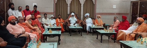 नया उदासीन अखाड़े में संतों की बैठक