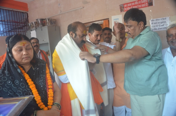 मंत्री मदन सहनी ने बाबा हरिहरनाथ मंदिर में की पूजा-अर्चना मंत्री मदन सहनी ने बाबा हरिहरनाथ मंदिर में की पूजा-अर्चना